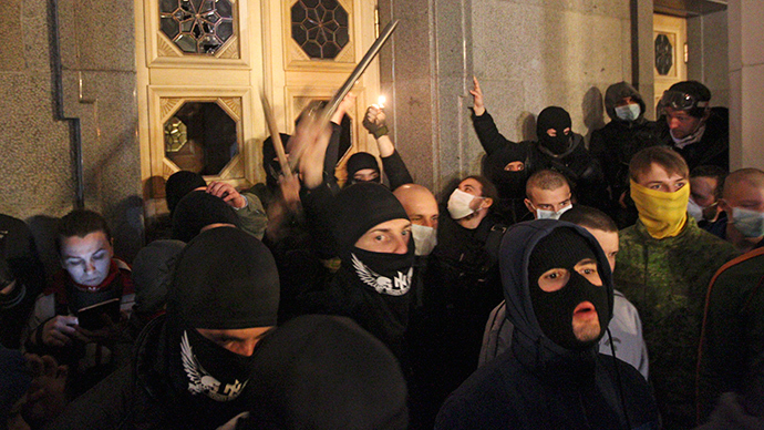 Activists of the Right Sector movement and their supporters gather outside the parliament building to demand the immediate resignation of Internal Affairs Minister Arsen Avakov, in Kiev March 27, 2014 (Reuters / Vasily Fedosenko)