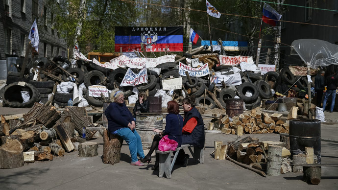 Pro-Russian protesters sit near barricades at the police headquarters in the eastern Ukrainian town of Slaviansk April 18, 2014. (Reuters/Gleb Garanich)