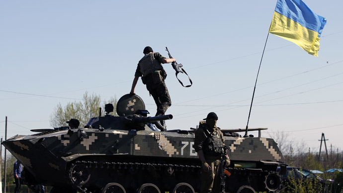 A Ukrainian soldier jumps off an armoured personnel carrier at a checkpoint in the village of Malinivka, east of Slaviansk in eastern Ukraine April 24, 2014. (Reuters)