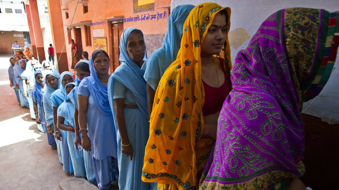 Indian women queueing to cast their votes in Alwar, Rajasthan on April 24, 2014 . (AFP Photo / Files / Prakash Singh)