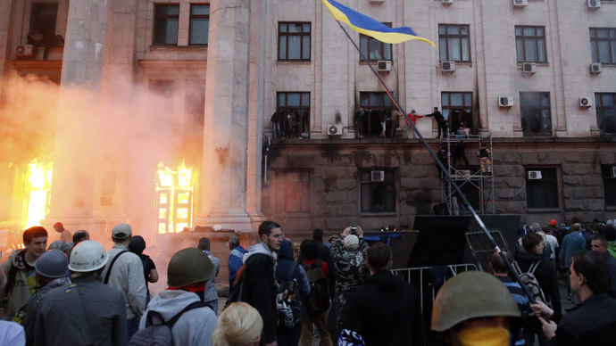 People wait to be rescued on upper storeys at the trade union building in Odessa May 2, 2014. (Reuters/Yevgeny Volokin)
