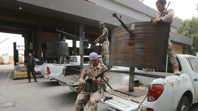 Former rebel fighters who are now intergrated into the Libyan army and form the Diraa al-Gharbiya brigade, are seen with their weapons guarding the western entrance of the capital Tripoli on May 19, 2014.( AFP Photo / Mahmud Turkia)