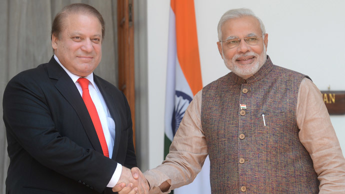 India's newly sworn-in Prime Minister Narendra Modi (R) shakes hands with Pakistani Prime Minister Nawaz Sharif during a meeting in New Delhi on May 27, 2014. (AFP Photo / Raveendran)