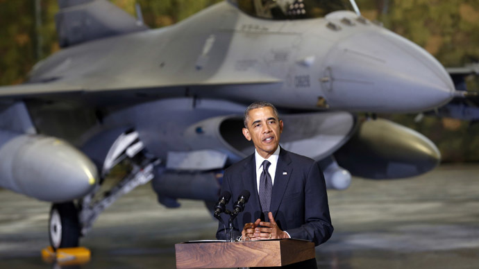 With an F-16 fighter in the background, U.S. President Barack Obama makes remarks upon his arrival in Warsaw June 3, 2014. (Reuters/Kevin Lamarque)