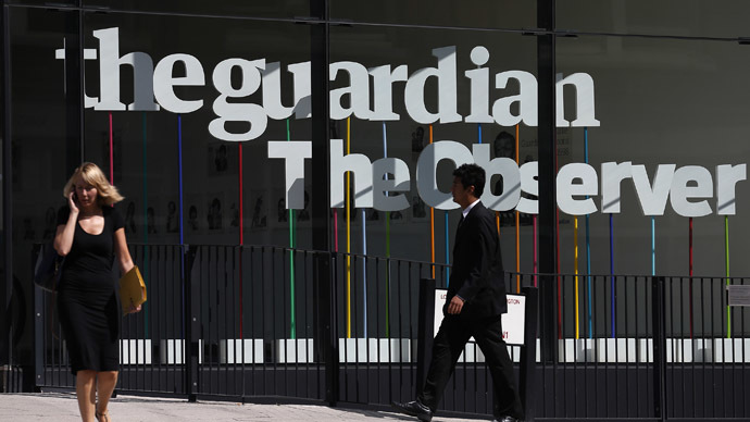 Pedestrians walk past the entrance of the Guardian newspaper building in London (Reuters/Suzanne Plunkett)