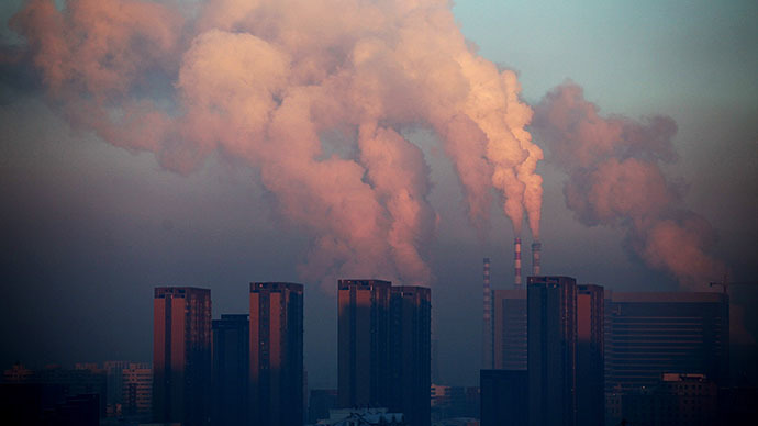 This picture taken on January 22, 2013 shows a thermal power plant discharging heavy smog into the air in Changchun, northeast China's Jilin province. (AFP Photo)
