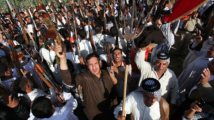 Iraqi Shiite tribesmen brandish their weapons as they gather to show their readiness to join Iraqi security forces in the fight against Jihadist militants who have taken over several northern Iraqi cities, on June 16 2014, in the southern Shiite Muslim shrine city of Najaf (AFP Photo / Haidar Hamdani)