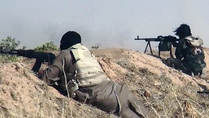 An image made available by the jihadist Twitter account Al-Baraka news on June 13, 2014 allegedly shows Islamic State of Iraq and the Levant (ISIL) militants clashing with Iraqi soldiers at an undisclosed location close to the Iraqi-Syrian border, in the district of Sinjar, northwest Iraq. (AFP Photo)