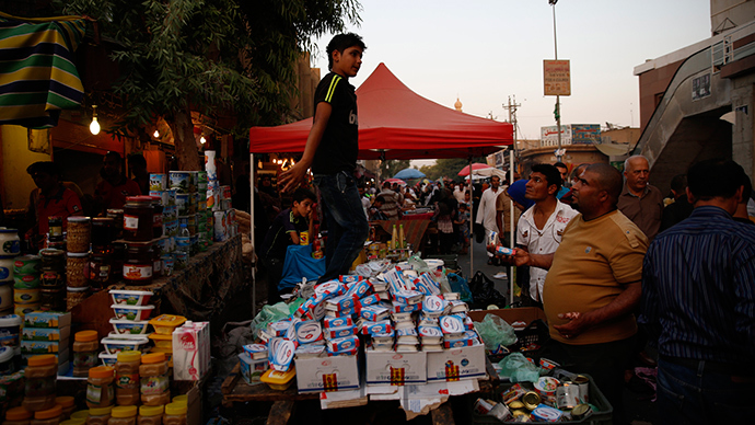 Iraqi Kurdish residents shop ahead of the Muslim fasting month of Ramadan at a market in central Arbil, in Iraq's Kurdistan region, June 28, 2014 (Reuters / Ahmed Jadallah)