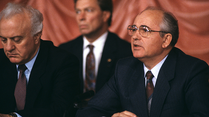 ARCHIVE PHOTO: USSR Foreign Minister and a member of the Political Bureau of the CPSU Central Committee Eduard Shevardnadze and General Secretary of the CPSU Central Committee Mikhail Gorbachev (R) holding a news conference for journalists covering a summit in Washington, D.C on
12 january 1987 (RIA Novosti)