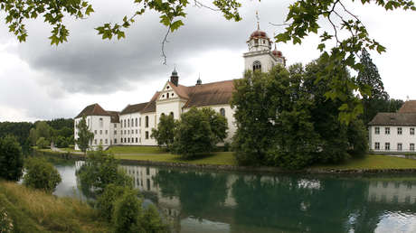 Vista del monasterio de Rheinau, a las orillas del río Rin