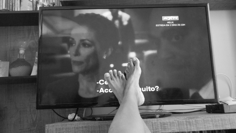 Estudio: Las mujeres que ven televisión más de dos horas diarias podrían desarrollar cáncer