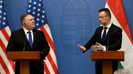 El secretario de Estado de EE.UU., Mike Pompeo, y el ministro de Exteriores de Hungría, Peter Szijjarto.
