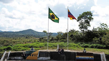 Fronteira com a Venezuela, vista da cidade brasileira de Pacaraima, estado de Roraima, Brasil.