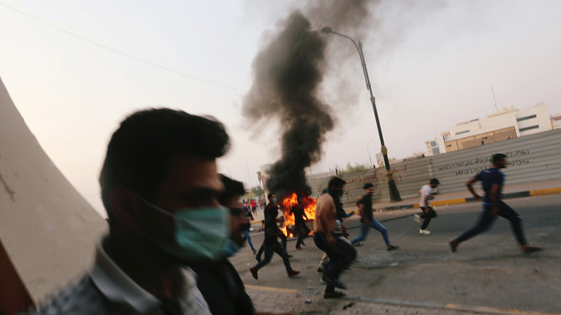 Lage im Irak eskaliert weiter: Demonstranten setzen iranisches Konsulat in Basra in Brand