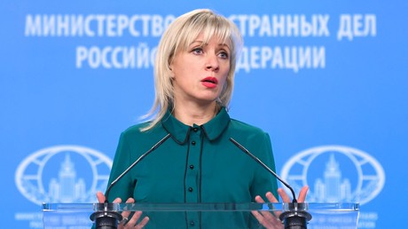 Die Sprecherin des russischen Außenministeriums, Maria Sacharowa, spricht während ihres wöchentlichen Briefings in Moskau, Russland.
