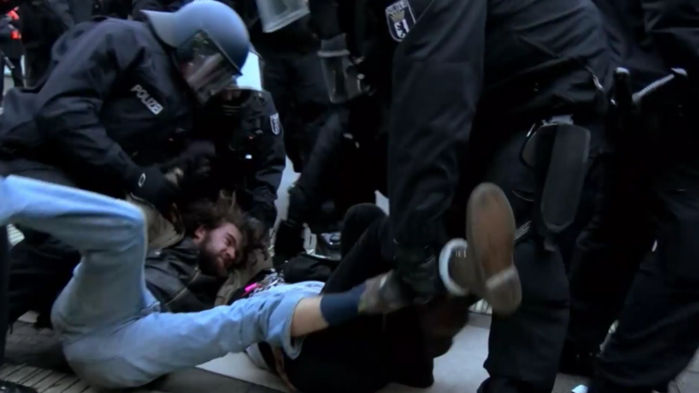 Berlin: Polizei geht gewaltsam gegen Steinkohle-Proteste vor
