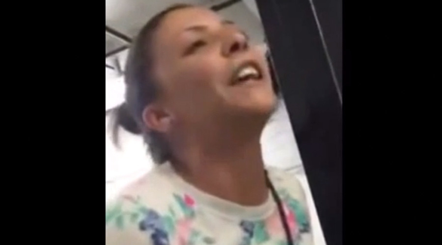 US racist woman humiliates parking attendant for overdue fee – warning, explicit language! (VIDEO)