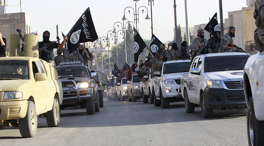 Aussie nurse charged with supporting ISIS in Syria on return home, faces 25-year jail time