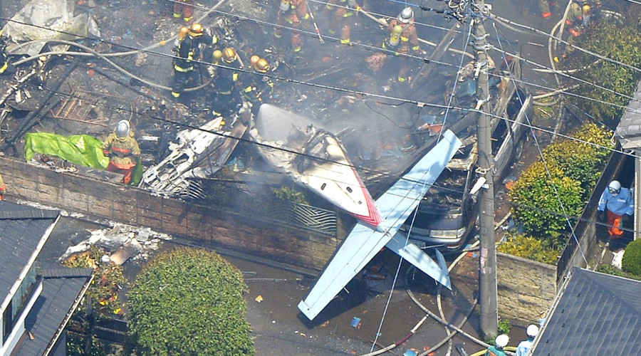 Shocking images: 3 killed as plane crashes in residential area outside Tokyo (VIDEO)