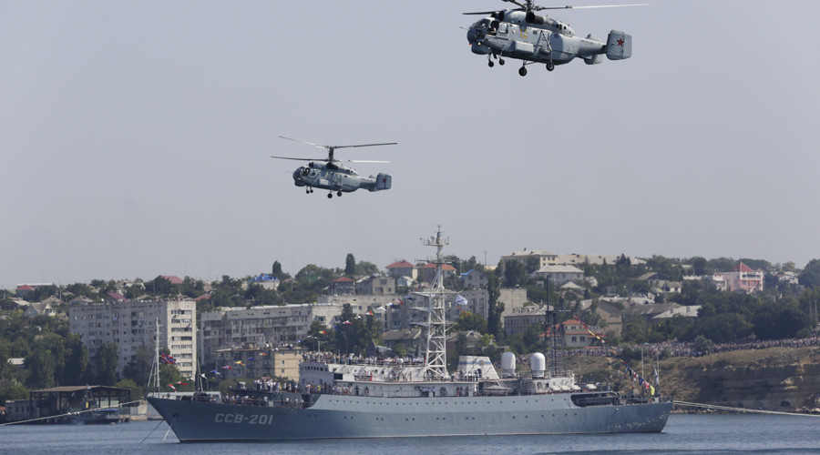 Russia’s Navy Day: Warships, subs, aircraft show off military might (PHOTOS, VIDEOS)