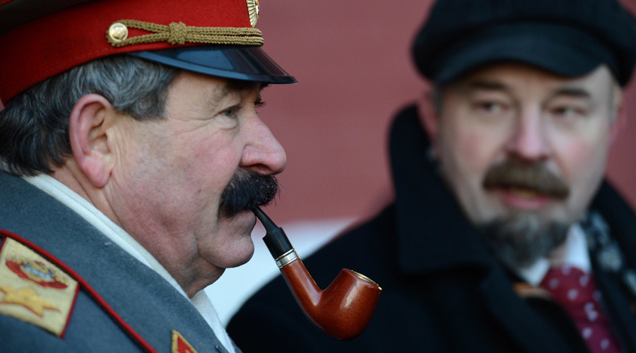 Lenin, Stalin lookalikes close to settlement over umbrella attack – report