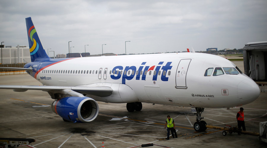 Tires of fire: Plane evacuated after wheels start burning (PHOTOS, VIDEO)