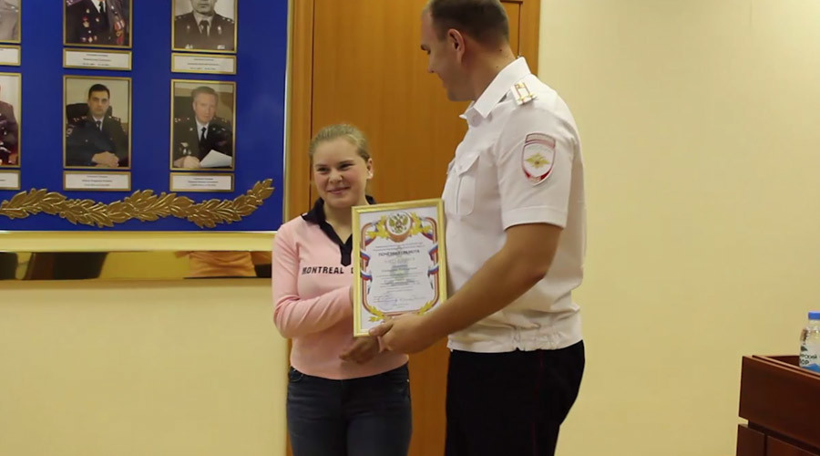 Siberian schoolgirl tackles knife-wielding adult attacker, hands him over to police