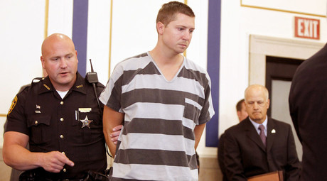 Former University of Cincinnati police officer Ray Tensing enters Hamilton County Common Pleas Court to be arraigned on murder charges July 30, 2014 © Mark Lyons/