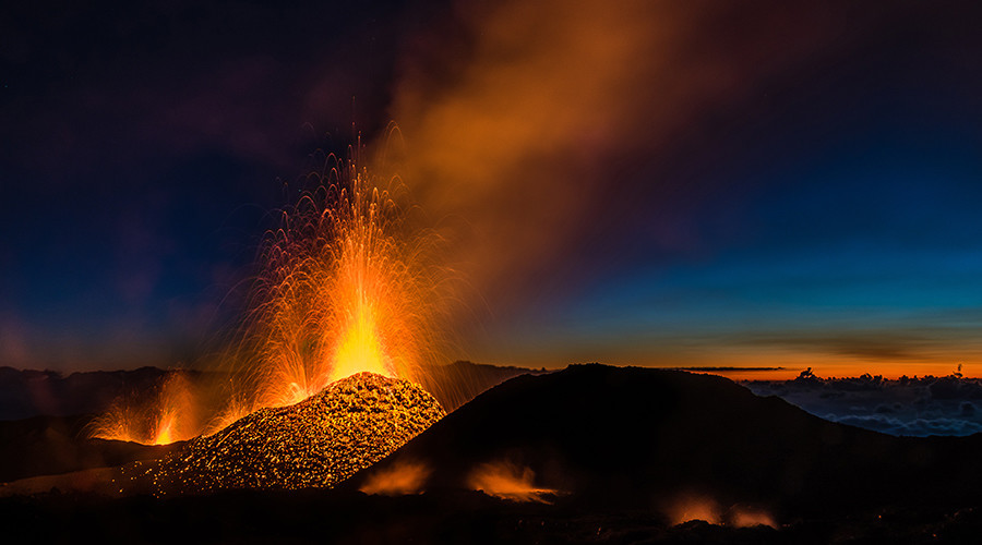 Stunning Footage Of Reunion Island Volcano Spewing Lava (VIDEO) — RT News