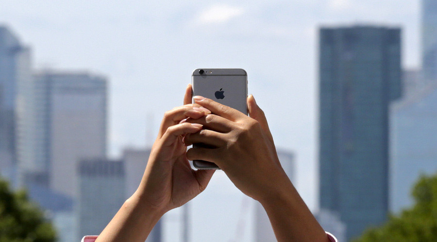 Digital buddies: Teens prefer to make and keep friendships online rather than offline – study