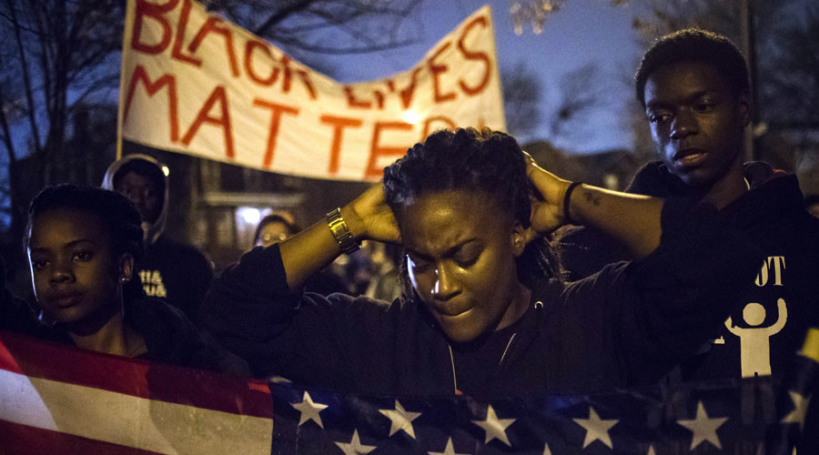 Protesters take roasted pig’s head to Ferguson police department (PHOTOS, VIDEO)