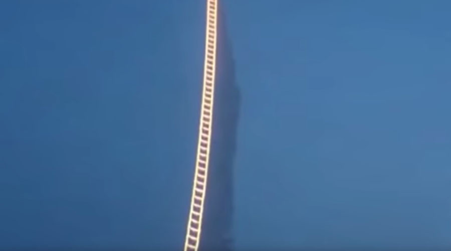 Stairway to heaven: Fireworks artist creates stunning ladder in mid-air (VIDEO)