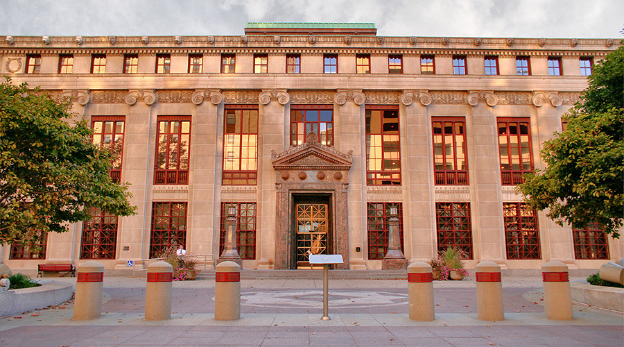 Man sets himself on fire in front of Columbus, Ohio City Hall