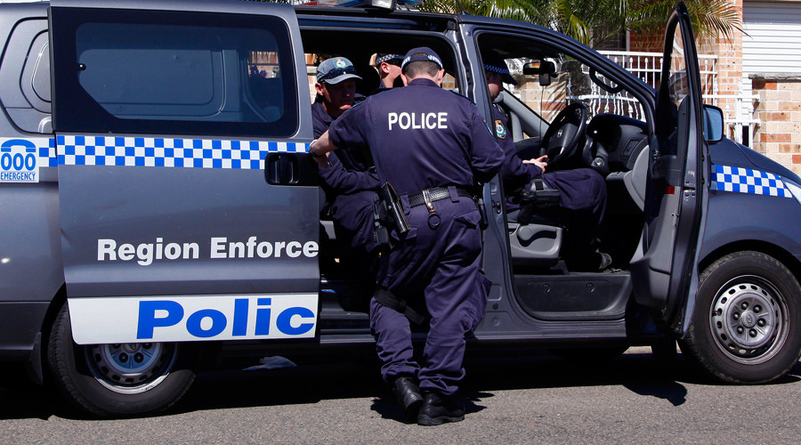 Aussie cop charged for leaking footage of fellow officers beating detainee (VIDEO)