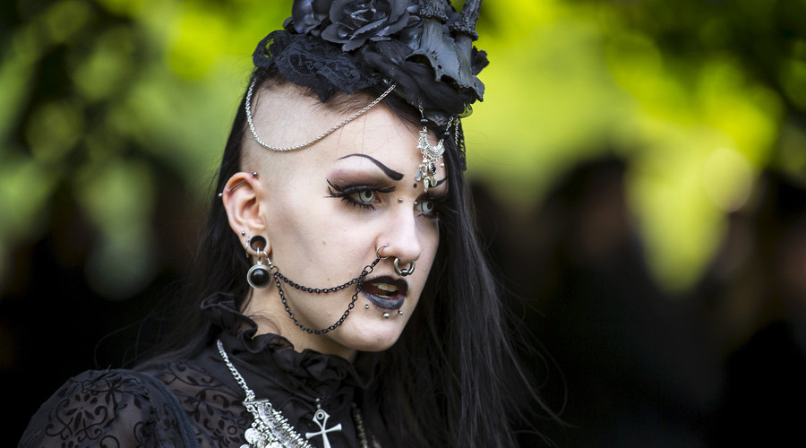 Goths ‘more likely’ to self-harm & suffer depression than ‘chavs’ – study