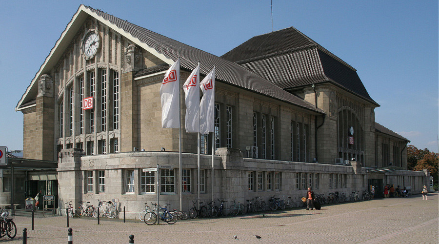Shots fired at Darmstadt main rail station in Germany as man 'threatens passengers with knife'