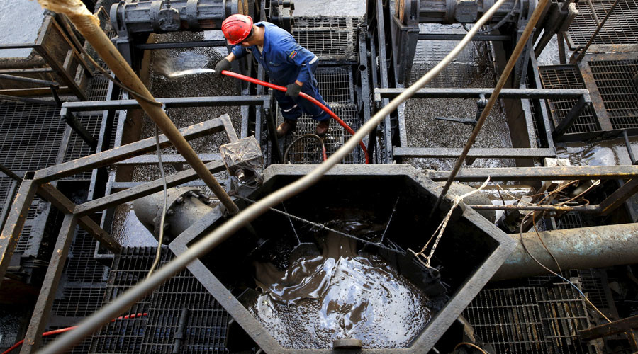 China intends to oust dollar from oil trade