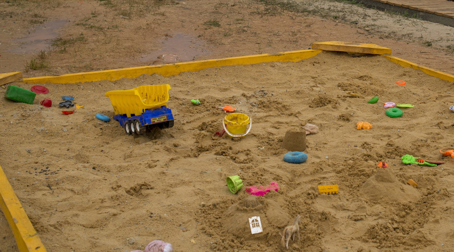 The Great Escape: 2 little boys dig their way out of Russian kindergarten – to buy a Jaguar