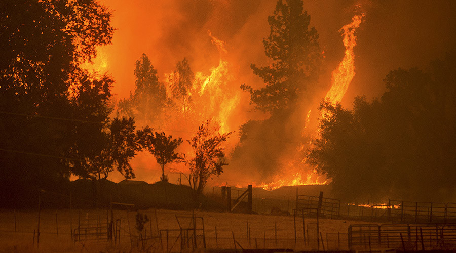 10,000-acre blaze: 4 firefighters injured, thousands ...