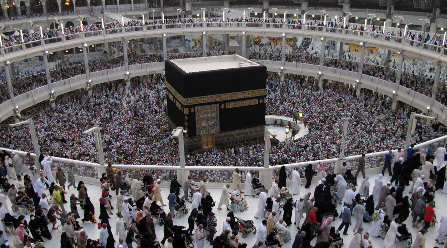 2 injured, more than 1,000 evacuated after fire in Mecca