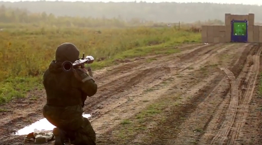 Why tanks have no windows: 40cm of bulletproof glass smashed by RPG (VIDEO)