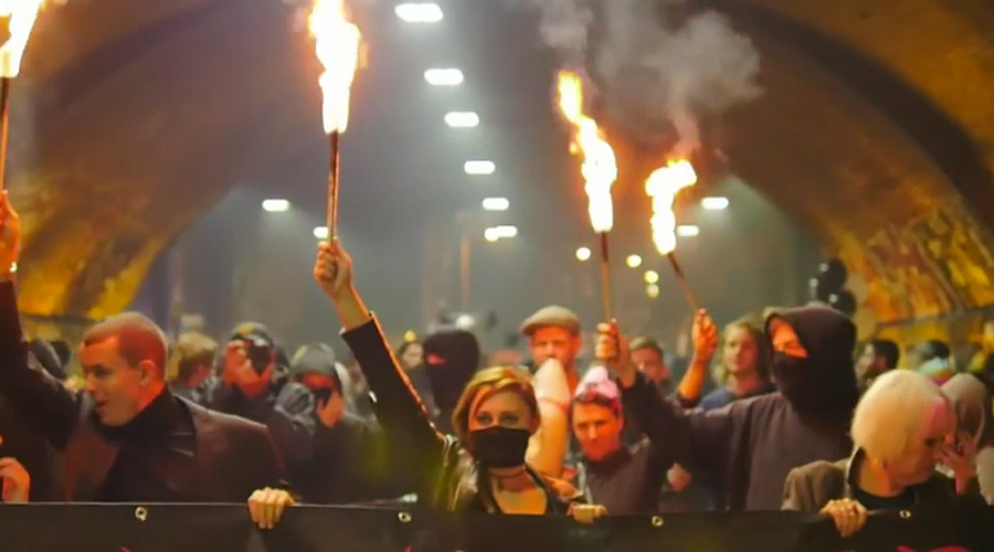 'Stop social cleansing!' Anarchists attack café in ‘f*ck parade’ against gentrification (VIDEO)