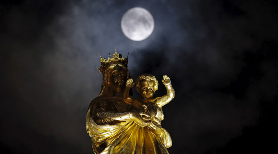 Supermoon could cause super tides off British coastline, experts warn