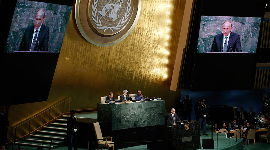 Russian President Vladimir Putin addresses attendees during the 70th session of the United Nations General Assembly at the U.N. Headquarters in New York, September 28, 2015 © Carlo Allegri