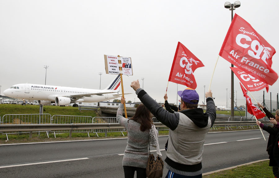 Angry Air France Workers Facing Unemployment Rip Off 