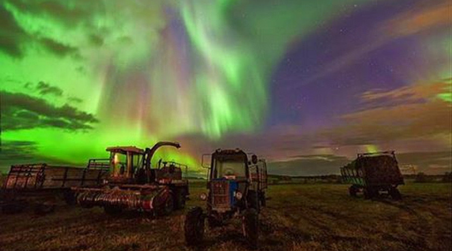 Deep purple: Cities across Russia illuminated by dazzling Northern Lights (PHOTOS)