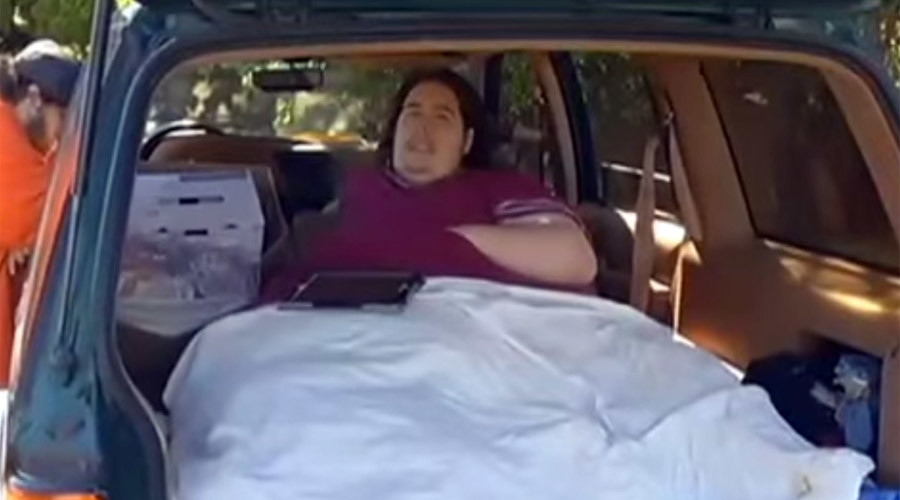 Hospital kicks out 800-pound man for ordering pizza