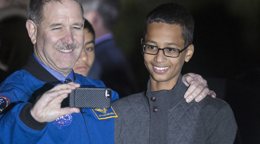 14yo Muslim electronics whizz-kid, arrested over homemade clock ‘hoax bomb,’ to emigrate to Qatar