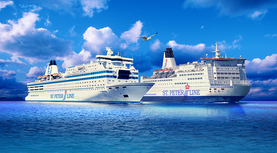 Russian tourists get a slow boat to China